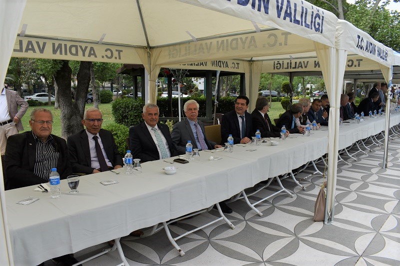 02.05.2022 Aydın Ticaret Borsası Meclis Başkanı A.Bahri Erdel, T.C. Aydın Valiliği Tarafından Düzenlenen Ramazan Bayramı Kutlama Programına Katılım Sağladı