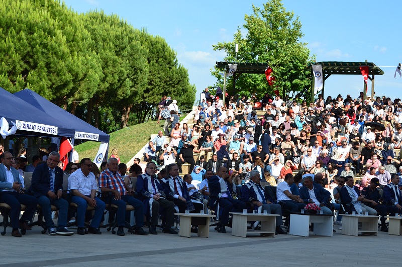 09.06.2022 Aydın Commodity Exchange Speaker A. Bahri Erdel and Vice Chairman Cengiz Ulgen Attended ADU Faculty of Agriculture Graduation Ceremony 