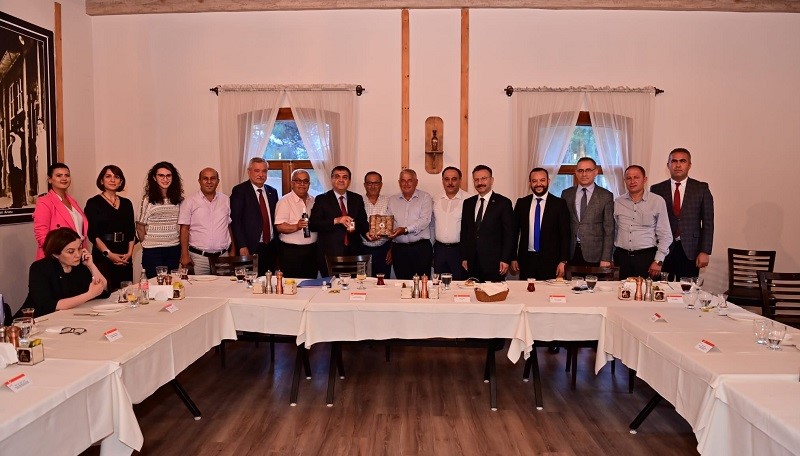 23.06.2022 Aydın Ticaret Borsası Yönetimi,  T.C. Dışişleri Bakan Yardımcısı Faruk Kaymakcı’ nın Teşrifleri ile Gerçekleşen “İl İl AB Buluşmaları 8: Aydın” Etkinlikleri Programı’na Katılım Sağladı