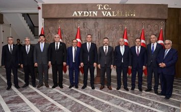 1.11.2022 Aydın Commodity Exchange Management Paid  a Visit to Aydın Governor Hüseyin Aksoy in His Office 