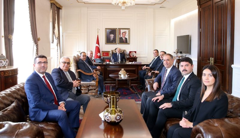 22.11.2022 Aydın Ticaret Borsası Yönetimi, İzmir Valisi Yavuz Selim Köşger’e Nezaket Ziyaretinde Bulundu
