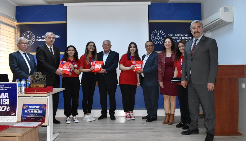 10.05.2023 Aydın Ticaret Borsası, TEKNOFEST İklim ve Hava Alanında Türkiye 1. Olan Aydın Ticaret Borsası Bilim ve Sanat Merkezi Öğrencilerini Ödüllendirdi