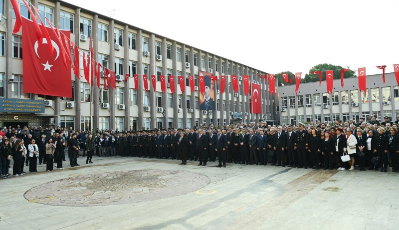 10.11.2023 Aydın Ticaret Borsası Meclis Başkanı A.Bahri Erdel, 10 Kasım Atatürk'ü Anma Törenine Katılım Sağladı 