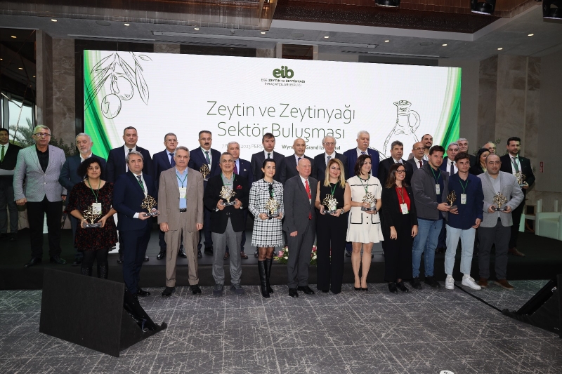 07.12.2023 Aydın Commodity Exchange Members Banded on the 2022 Olive and Olive Oil Export Award Ceremony 
