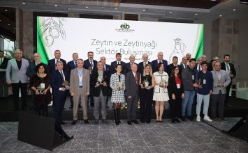 07.12.2023 Aydın Commodity Exchange Members Banded on the 2022 Olive and Olive Oil Export Award Ceremony 