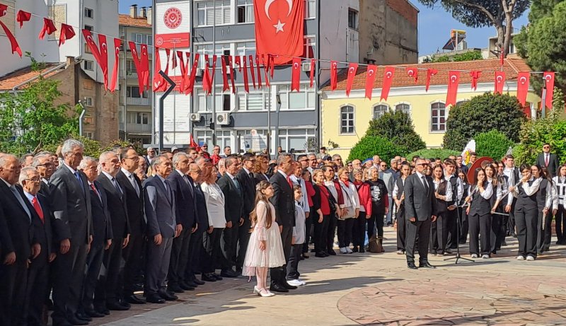 23.04.2025 Aydın Ticaret Borsası Meclis Başkanı A. Bahri Erdel, 23 Nisan Ulusal Egemenlik ve Çocuk Bayramı dolayısıyla Düzenlenen Çelenk Sunma Törenine Katılım Sağladı