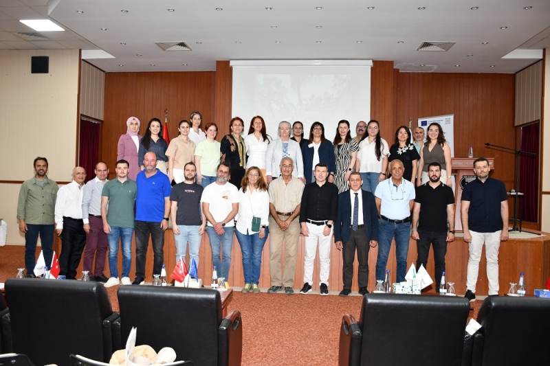 27.05.2025 Proje Evi Kooperatifi “İklim Dirençli Doğa Dostu Zeytincilik Eğitimlerinin İlkini Aydın’da ,Aydın Ticaret Borsası İş Birliğiyle Gerçekleştirdi