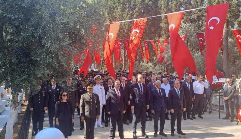 15.07.2025 Aydın Ticaret Borsası Meclis Başkanı Bahri Erdel, 15 Temmuz Şehitlerini Anma, Demokrasi ve Milli Birlik Günü Anma Programlarına Katılım Sağladı