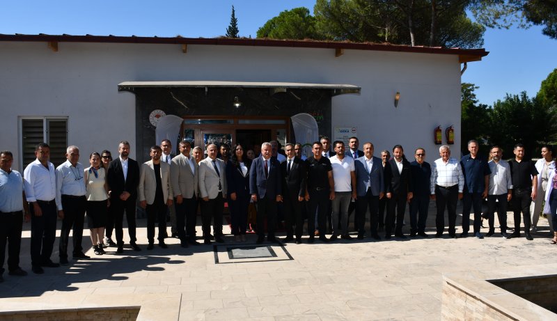 20.08.2025 Aydın Ticaret Borsası Meclis Başkanı A. Bahri Erdel Yönetim Kurulu Başkan Yardımcısı Cengiz Ülgen Aydın Ziraat Odaları Aylık İl koordinasyon Toplantısına katılım sağladı.