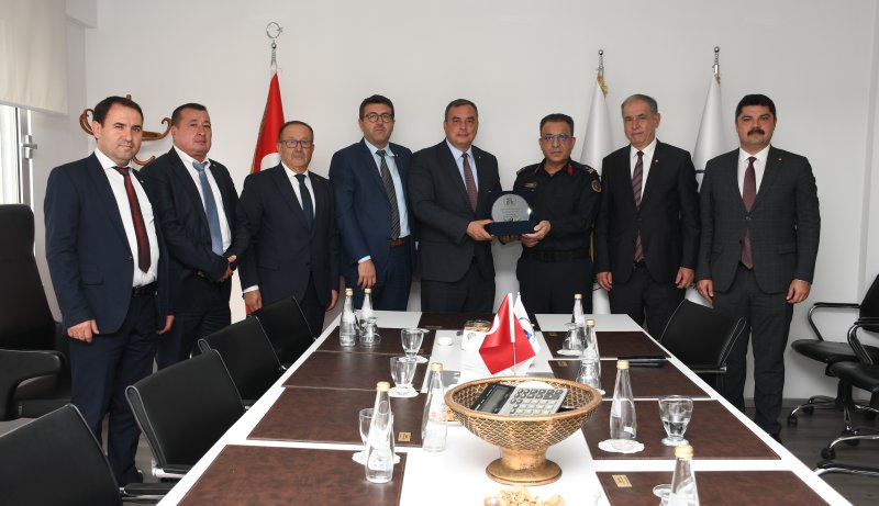 21.10.2025 Aydın İl Jandarma Komutanı Tuğgeneral Necip Çarıkcıoğlu'ndan Aydın Ticaret Borsası’na Ziyaret